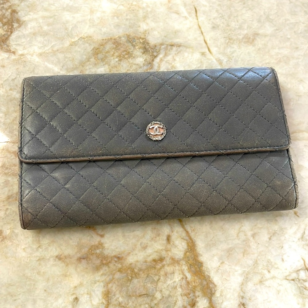 Chanel grey tri-fold wallet in diamond quilted pattern